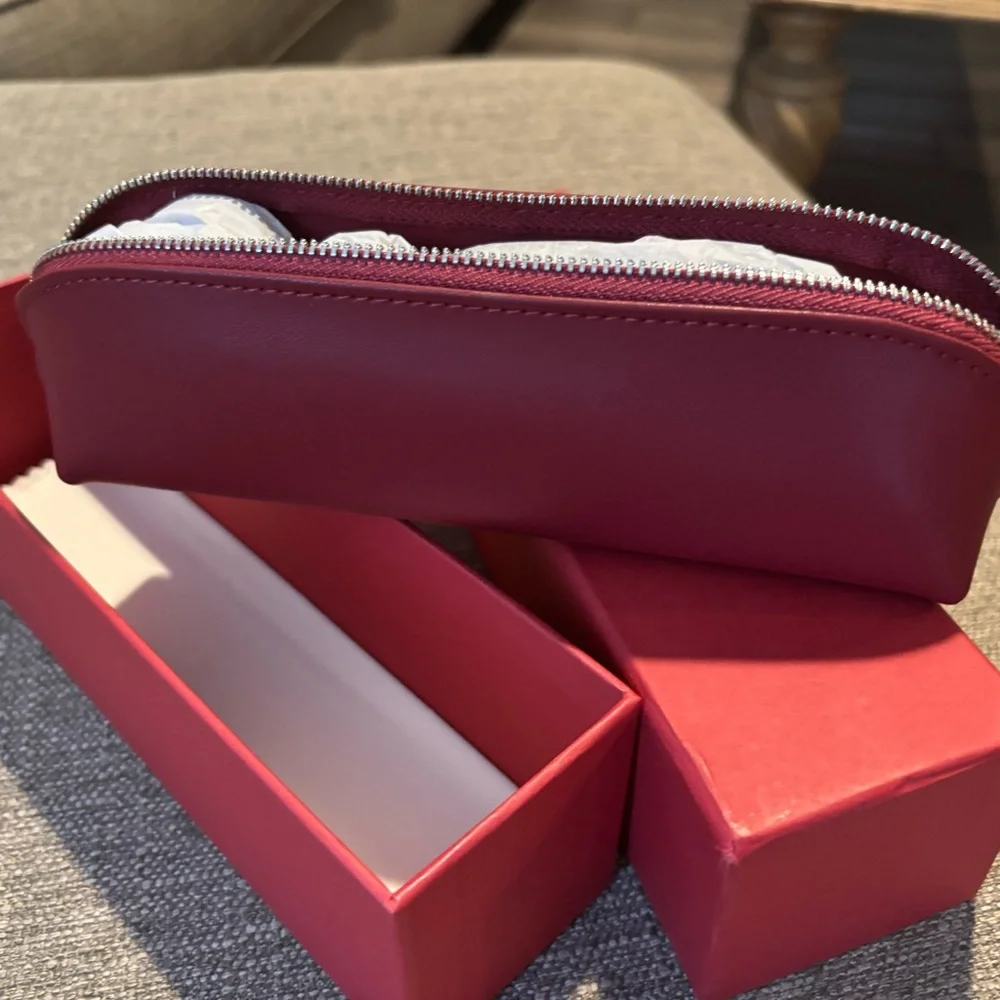 💄 Bally Makeup Travel Bag with Gift Box (Burgundy) - Picture 3 of 9